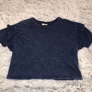 Cropped denim shirt with ruffled sleeves.